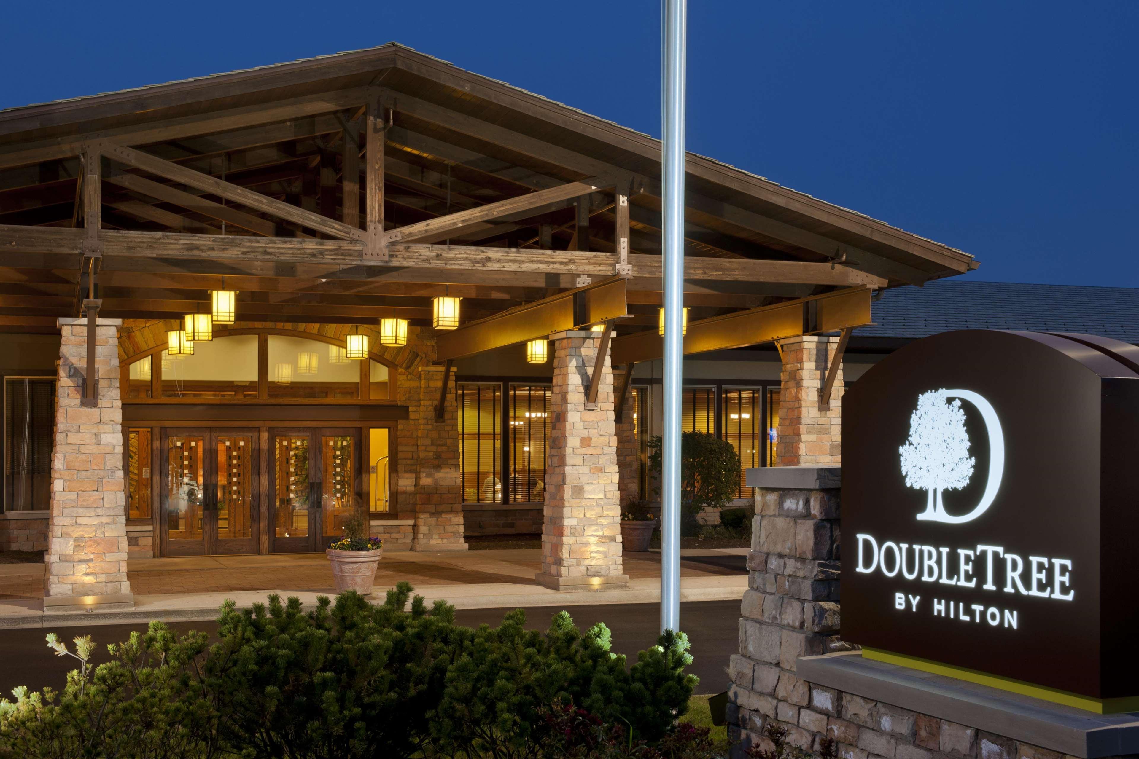 Doubletree By Hilton Libertyville-Mundelein Exterior photo