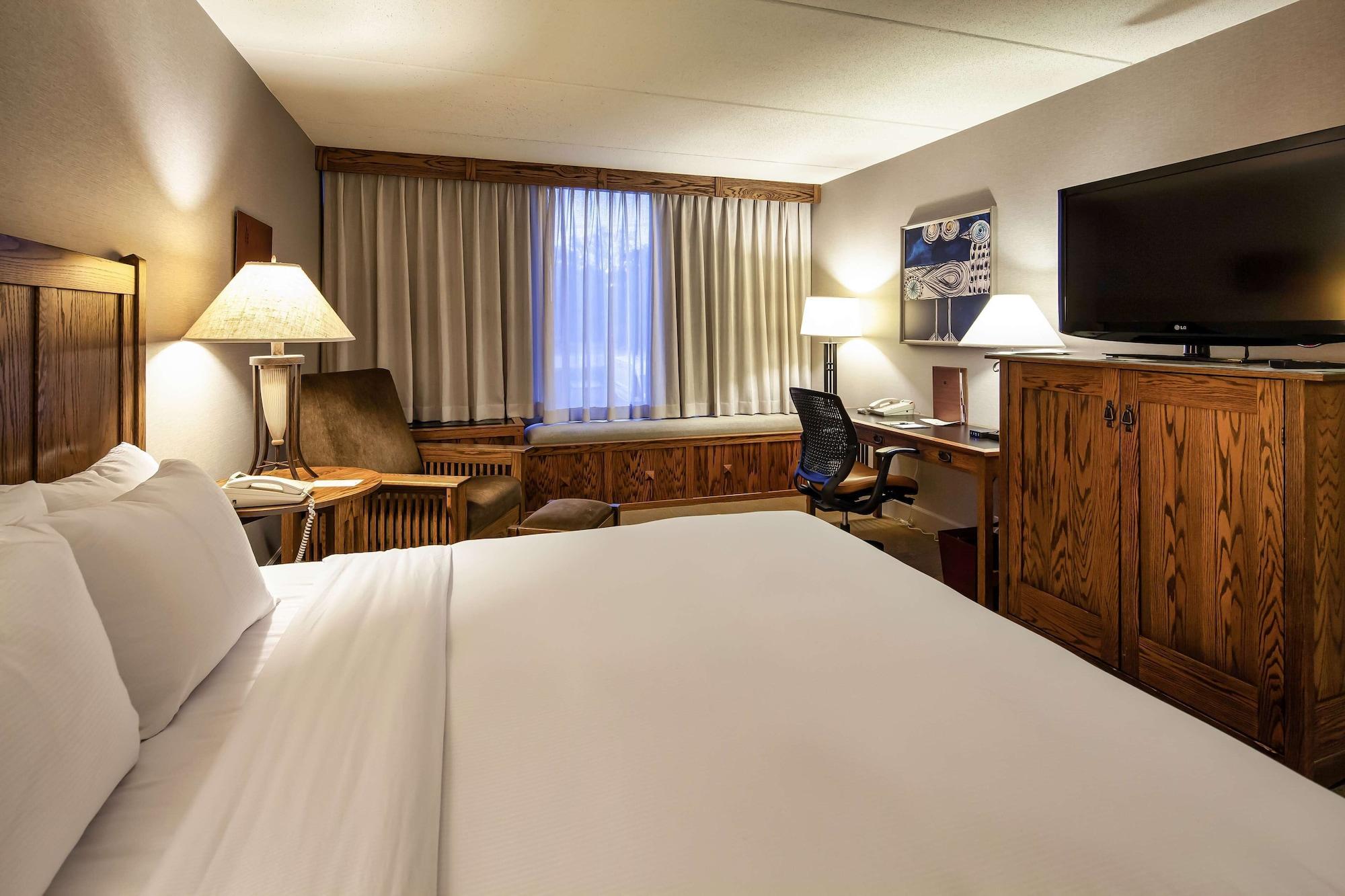 Doubletree By Hilton Libertyville-Mundelein Exterior photo