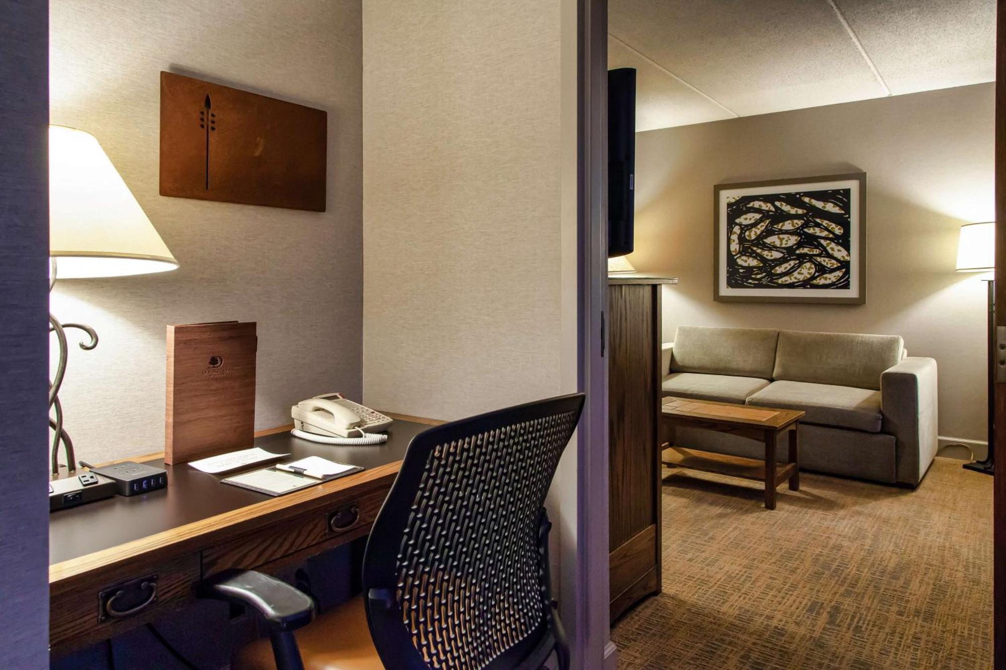 Doubletree By Hilton Libertyville-Mundelein Exterior photo